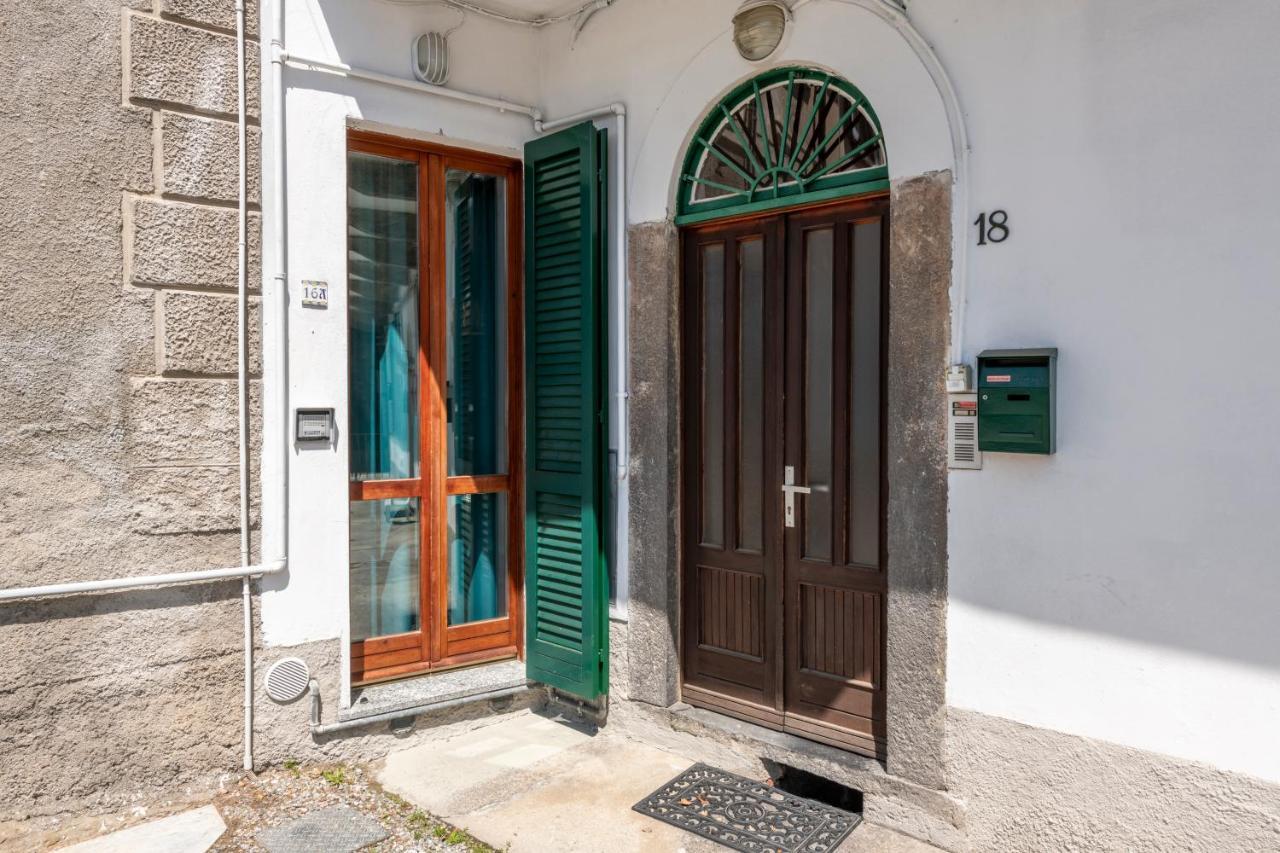 La Casa Del Pescatore تْشيرنوبيو المظهر الخارجي الصورة